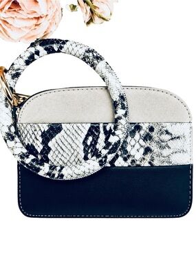 Tell Your Tale Wristlet Wrist Bracelet Keychain Key Ring Bangle Wallet Purse NWT